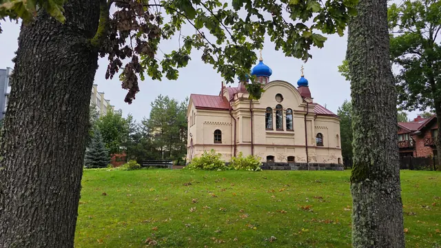 Cerkvė rudenį