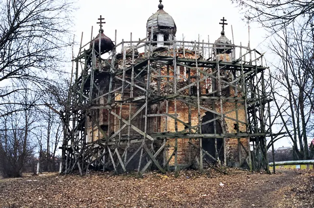 Храм в лесах, общий вид